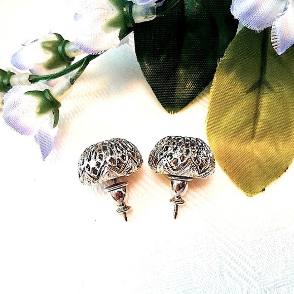 🌸Vintage Monet Silver Filigree Post Earrings🌸 - Picture 6 of 8